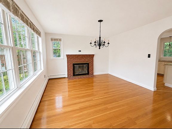 4th image of 14 Appletree Rd
