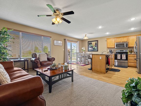 3rd image of 1026 Poe Ave