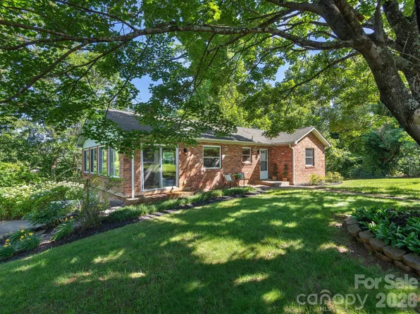 147 W Oakview Rd, Asheville, NC 28806