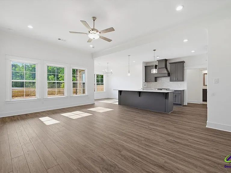 307 Willowbrook Ln — Photo 9