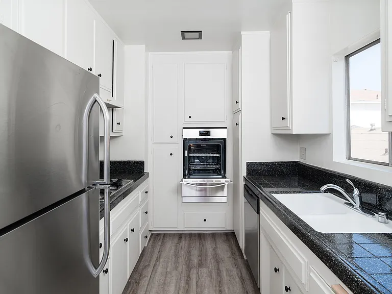 819 Ocean Park Blvd #4 — Photo 19