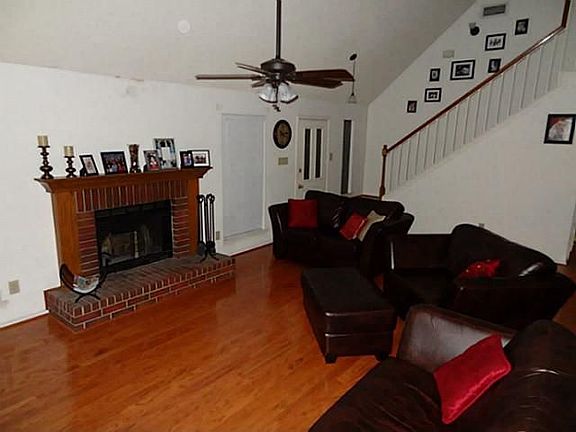 5th image of 730 Honeysuckle Ln