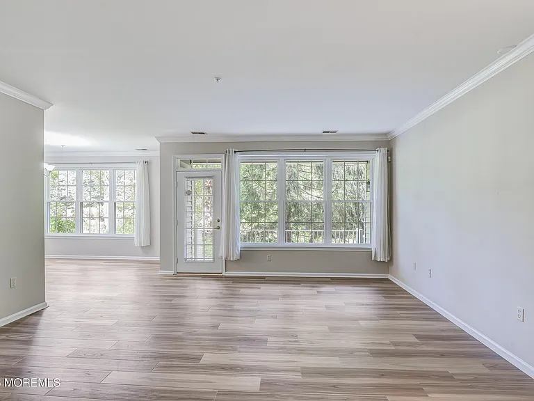574 Saint Andrews Pl — Photo 6