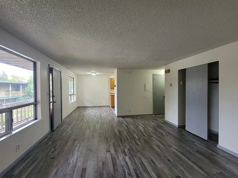 2785 Oak St — Photo 23