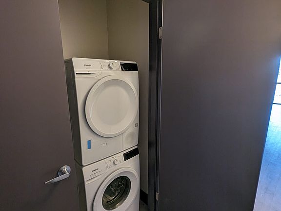 3rd image of 121 King St E #602