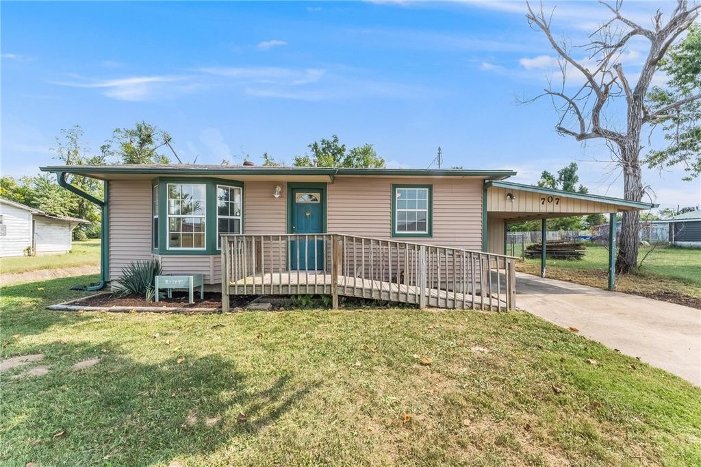1402 Bella Vista Dr