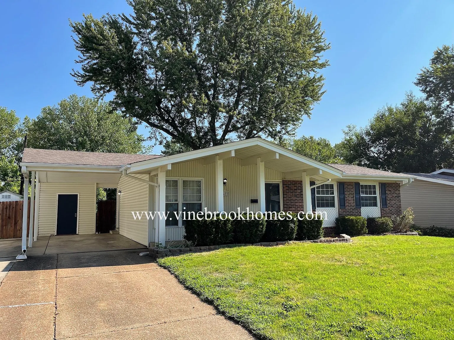 1459 Brenthaven Ln photo 1