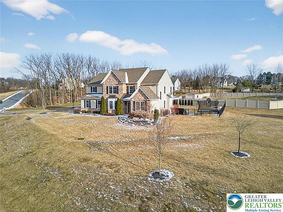 2nd image of 1455 Saratoga Cir