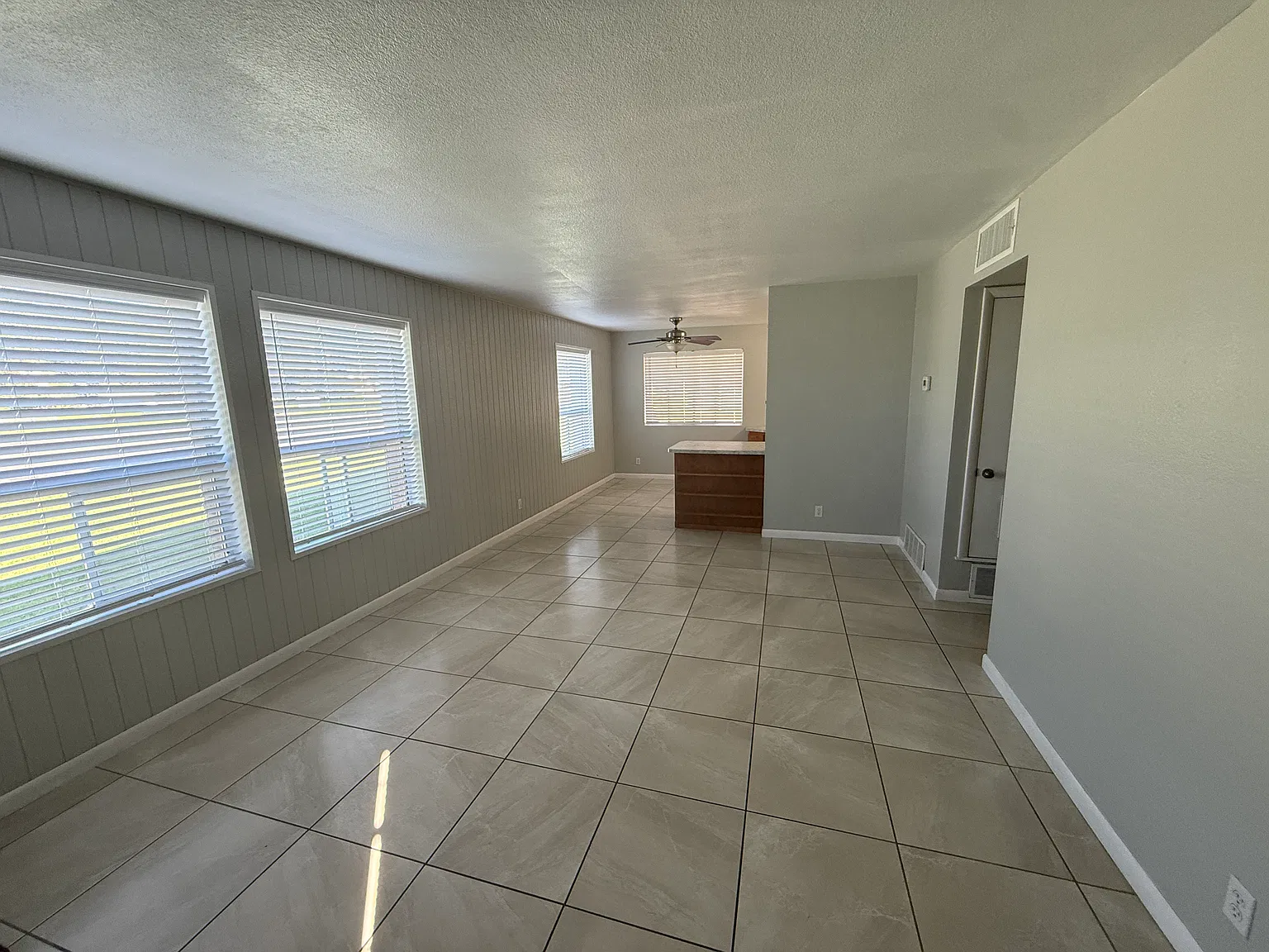 3 bed, 1230 sqft, $1,880 — Photo 3