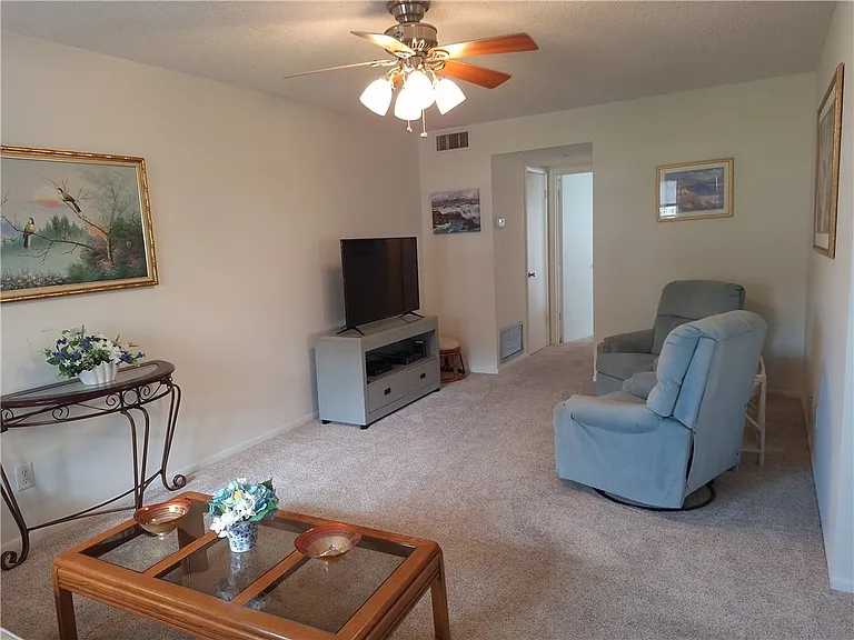 19 Pine Arbor Ln #105 — Photo 5