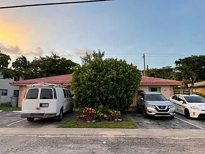 419 SW 15th St — Photo 9