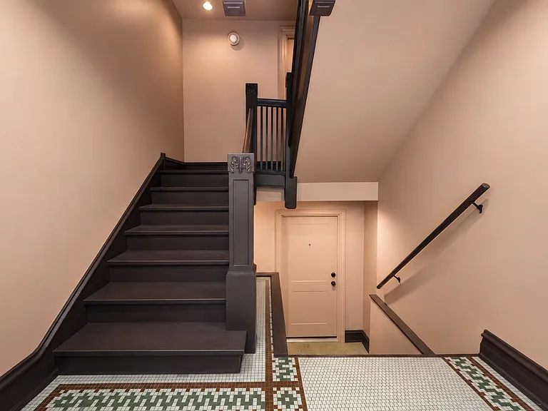 1511 N Hoyne Ave #G — Photo 2