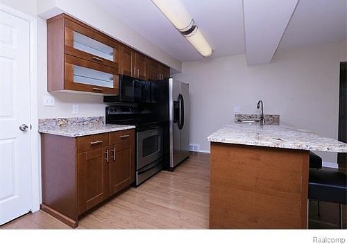 4th image of 55165 Jackson Dr