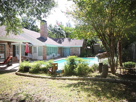 3rd image of 1006 N Charlotte Ave
