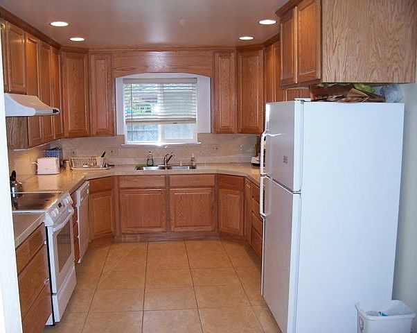 2nd image of 920 Craig Pl