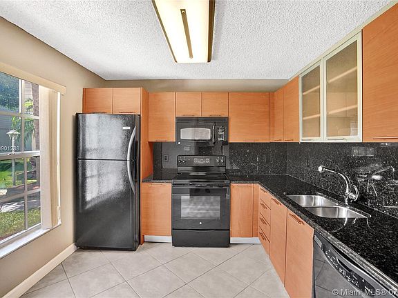4th image of 12220 NW 36th Pl #2-L