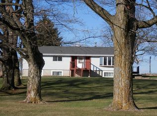 8482 Liberty School Rd, Omro, WI 54963