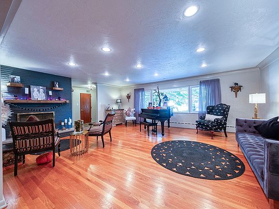 5th image of 20 Oak Glen Dr