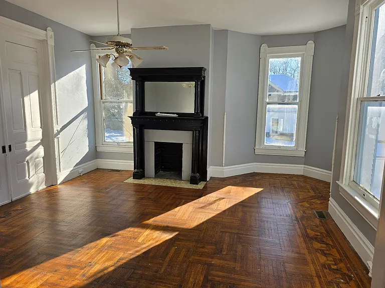 821 Alby St — Photo 3
