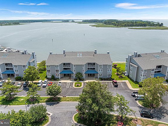 3rd image of 721 Oyster Cove Dr