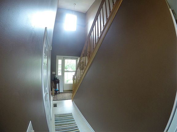 4th image of 646 Sterling Ct