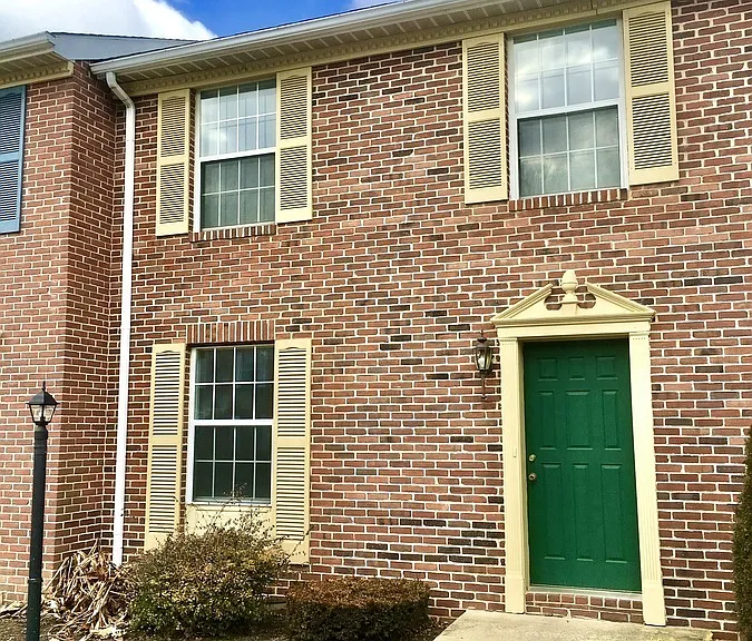 452 Tanglewood Ln — Photo 4