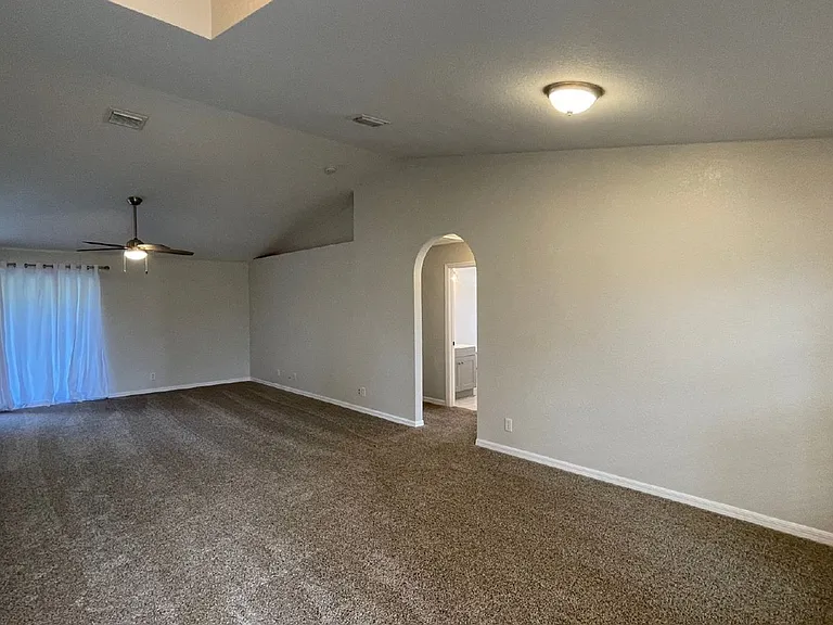 517 SW Paar Dr — Photo 4