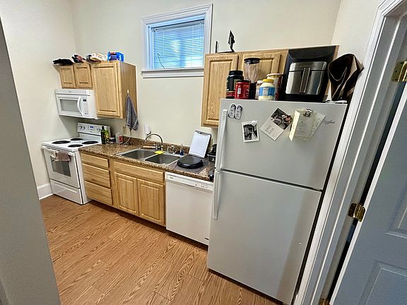 4th image of 2504 W Grace St #3