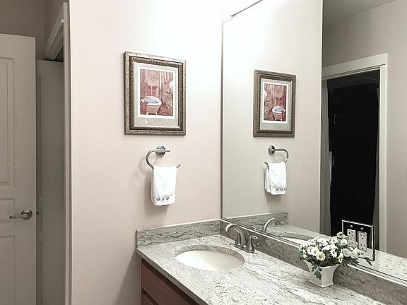 2 sinks