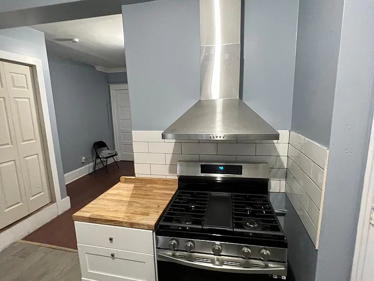 546 Main St #2 — Photo 3