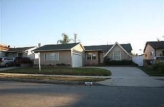 1st image of 1142 W Queenside Dr