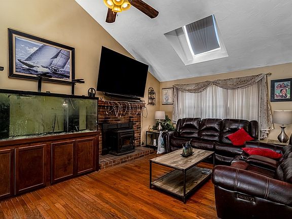 4th image of 100 Fernwood Dr