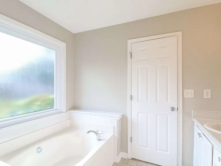 819 Winding Grove Ln — Photo 10