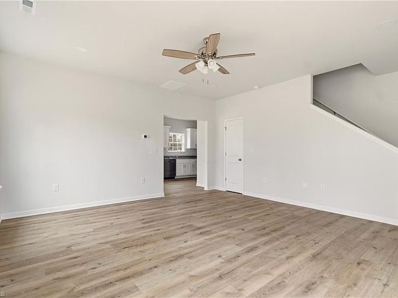 4th image of 1003 Moody St