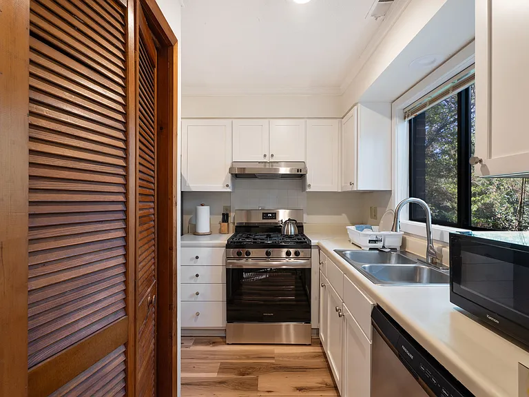 609 Hillsborough St #7 — Photo 4