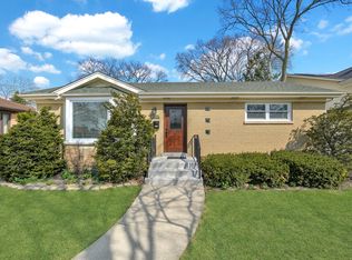2622 Central Rd, Glenview, IL 60025