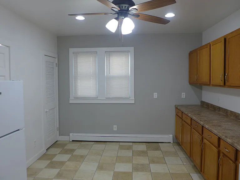 7401 W Addison St — Photo 12