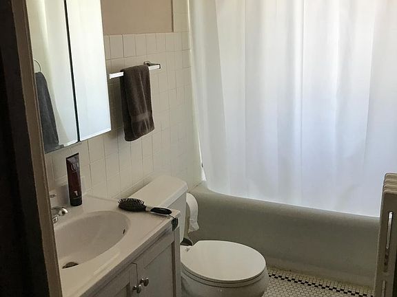 2nd image of 321 Grove Ave #2