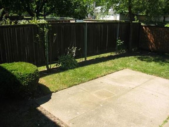 5th image of 729 Broadacre Ave