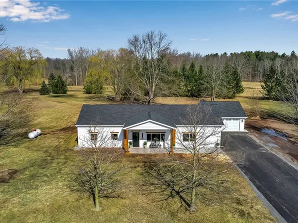 2295 Quaker Rd, Gasport, NY 14067