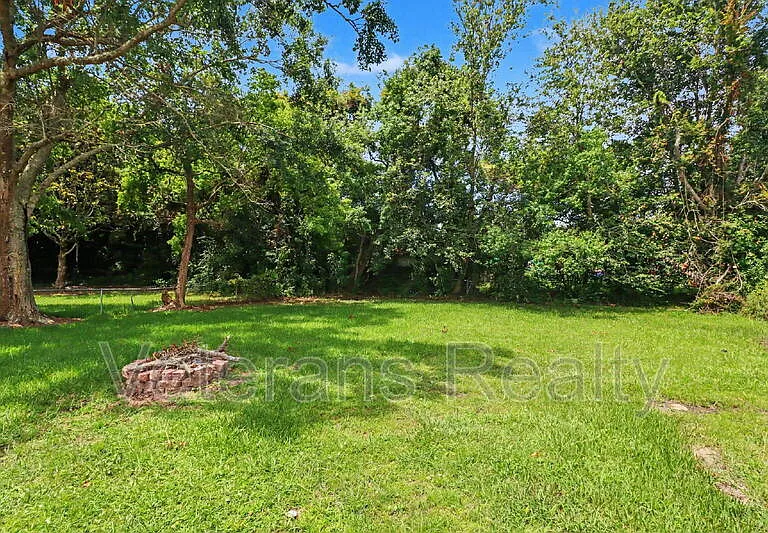 111 Valentine Dr — Photo 23