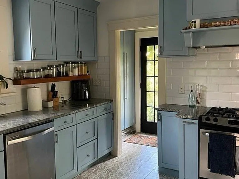 10 Cove Ave — Photo 21