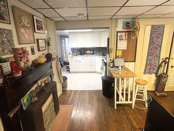 2nd image of 207 S Aurora St