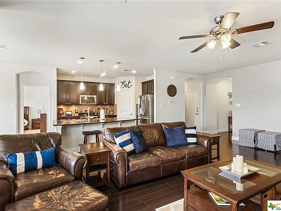 5th image of 804 Olive Ln