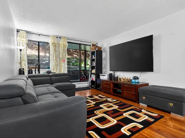 10698 151a St #G08, Surrey, BC V3R 8T5