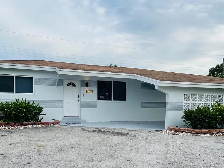 7904 Miramar Pkwy — Photo 6