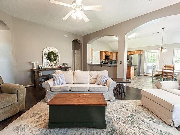 5th image of 521 Glenmede Ln