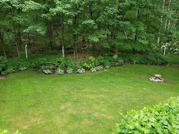 4th image of 689 Berkshire Dr