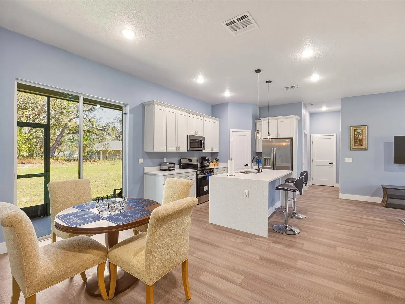 4 bed, 3.0 bath, 1870 sqft, $970 — Photo 2