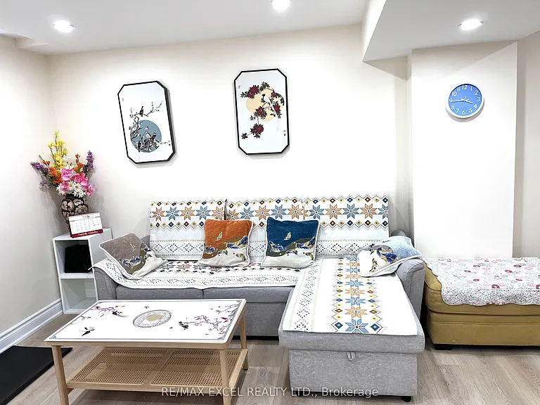 15 Leyburn Ave #BASEMENT — Photo 18